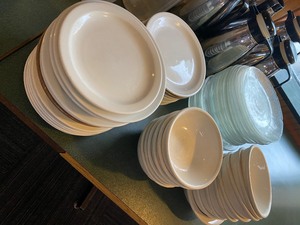 lot 56 image: Lot of plates and bowls