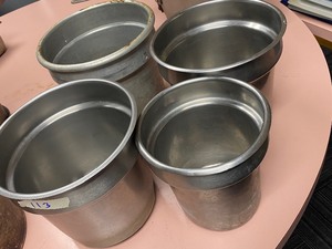lot 113 image: Lot of soup well pans