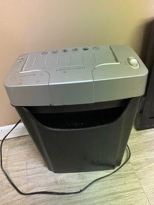 lot 133 image: Paper & Credit Card Shredder and Garbage can