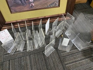 lot 101 image: plastic menu holder & table top inserts