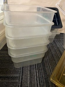 lot 123 image: Large lot of plastic kitchen items