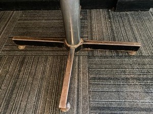 lot 8 image: 1 GREEN SQUARE 3X3 TABLE