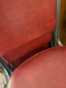 lot 4 image: 9 RED Stackable Chairs
