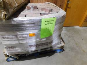 lot 40 image: (840) Pavestone Clayton 7 in. L x 3.5 in. W x 1.77 in. H Antique Red Concrete Paver