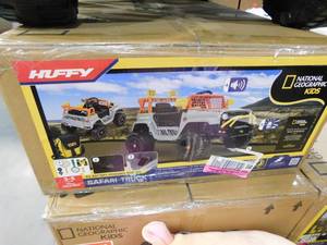 lot 45 image: Huffy 6V National Geographic Safari Truck Ride-On NEW-