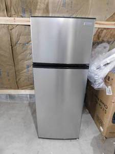 lot 36 image: Vissani 7.1 cu. ft. Top Freezer Refrigerator in Stainless Steel Look