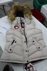 Canada Weather Gear Size Large Ladies Fur Hood Vest