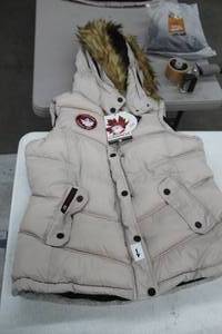 Canada Weather Gear Size X-Large Ladies Fur Hood Vest