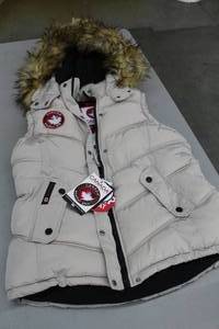 Canada Weather Gear Size X-Large Ladies Fur Hood Vest