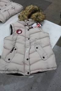 Canada Weather Gear Size Large Ladies Fur Hood Vest