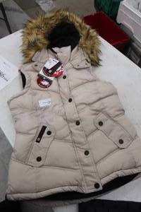 Canada Weather Gear Size Medium Ladies Fur Hood Vest