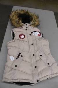 Canada Weather Gear Size Medium Ladies Fur Hood Vest