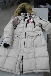 Canada Weather Gear Size X-Large Ladies Fur Hood Parka