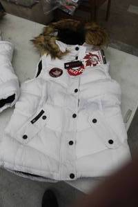Canada Weather Gear Size Medium Ladies Vest