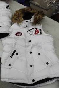 Canada Weather Gear Size Medium Ladies Vest