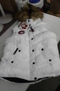 Canada Weather Gear Size Large Ladies Vest
