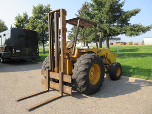 lot 704 image: MASSEY FERGUSON H-50 FORKLIFT