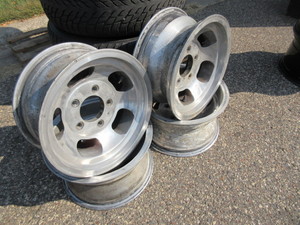 lot 714 image: ALUMINUM WHEELS WITH FORD BOLT PATTERN