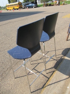 lot 721 image: 25 NAVY COLORED STOOLS