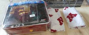 UofMN Gophers comforter and 2 flat sheets Super Twin size for the dorm