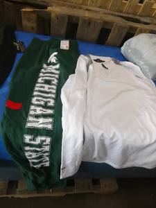 Mens XLarge sweatpants and quarter zip top