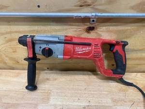 MILWAUKEE 8 Amp Corded 1 in. SDS D-Handle Rotary Hammer