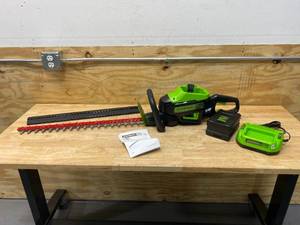 GREENWORKS PRO 26 in. 60V Battery Cordless Hedge Trimmer with 2.0 Ah Battery and Charger
