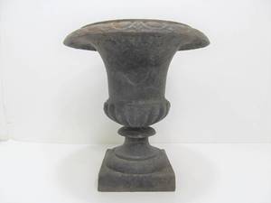 lot 61 image: Vintage Heavy Cast Iron Urn