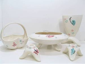 lot 70 image: Great Set of Mid Century HULL Art Pottery 