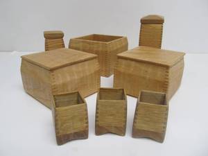 lot 84 image: Excellent Hand Made Signed Dovetailed Oak Wooden Boxes