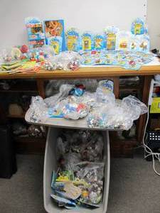 lot 136 image: MASSIVE Estate Collection of Vintage SMURF Toys 