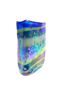 lot 297 image: Beautiful Hand Made Signed STEVE PALMER Iridescent Art Glass Vase
