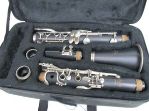 lot 284 image: Nice LAZARRO Clarinet wCase