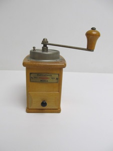lot 282 image: Vintage West German Hand Crank Coffee Grinder