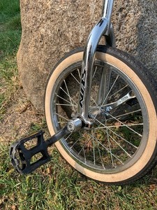 lot 300 image: Vintage 1970s SUN Unicycle
