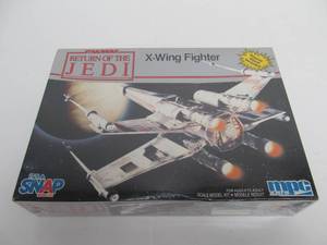 lot 252 image: NOS Sealed Vintage STAR WARS X-Wing mpc Model Kit