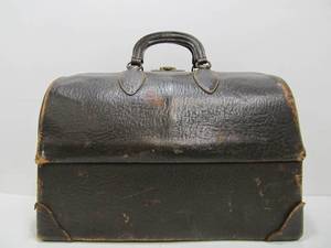 lot 237 image: Very Nice Old Vintage Leather Doctors Bag - Emdee by Schell