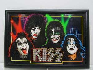lot 272 image: Working KISS Lighted Display Sign