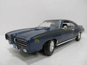 lot 306 image: 118 Scale Diecast Metal Pontiac GTO - Dark Blue