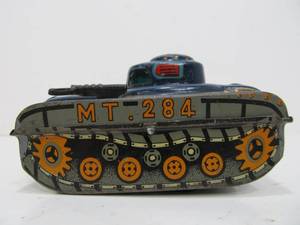 lot 318 image: Smaller Vintage Japanese Tin Toy Friction Tank