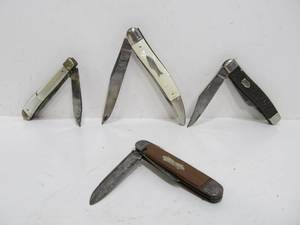 lot 322 image: Lotof 4 Vintage Folding Knives