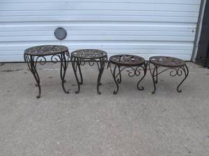 lot 336 image: 4 Matching Iron Plantstands