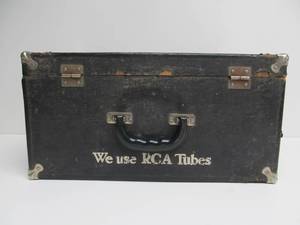 lot 343 image: Vintage RCA Tube Salesman  Repairmans Case wTubes