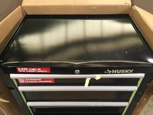 Husky 26.5 in. W x 18 in. D Standard Duty 4-Drawer Rolling Tool Cabinet in Gloss Black damaged on top Customer Returns See Terms on Auction
