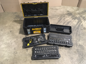 DEWALT Mechanics Tool Set (226-Piece) with TOUGHSYSTEM 22 in. Medium Tool Box Customer Returns See Terms on Auction
