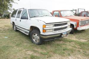 lot 1 image: 1995 Chevrolet Suburban 1500