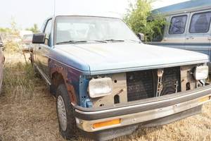 lot 6 image: 1991 Chevrolet S10 pick up truck