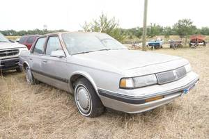 lot 12 image: 1989 Oldsmobile Cutlass Ciera