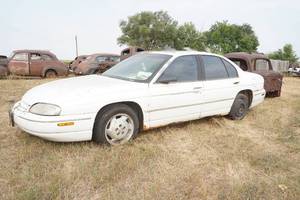 lot 17 image: 1997 Chevrolet Lumina with contents
