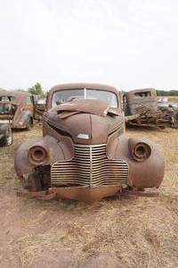 lot 18 image: antique 1940 Chevrolet Master Deluxe